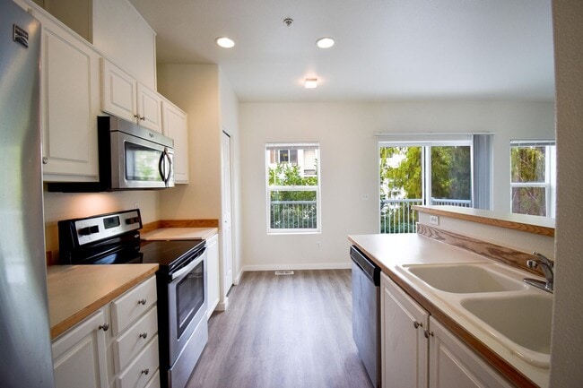 Foto del edificio - Astounding Condo  End Unit, Garage include...