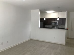 Building Photo - 410 Rosedale Ave