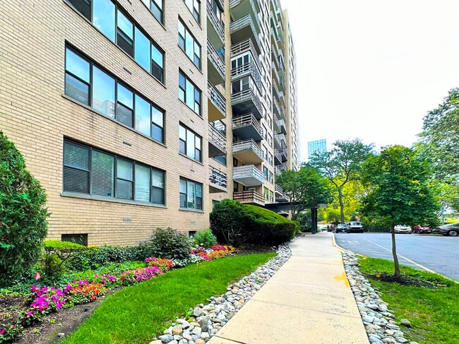 Building Photo - 201 Saint Pauls Ave