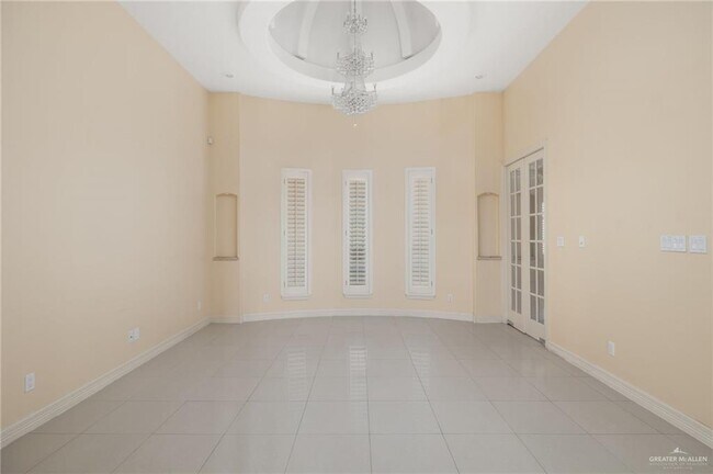 Building Photo - 15 Ebro Dr