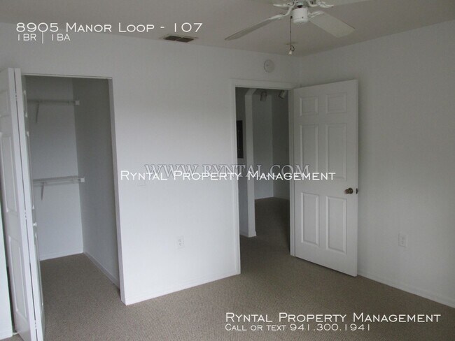 Foto del edificio - 8905 MANOR Loop