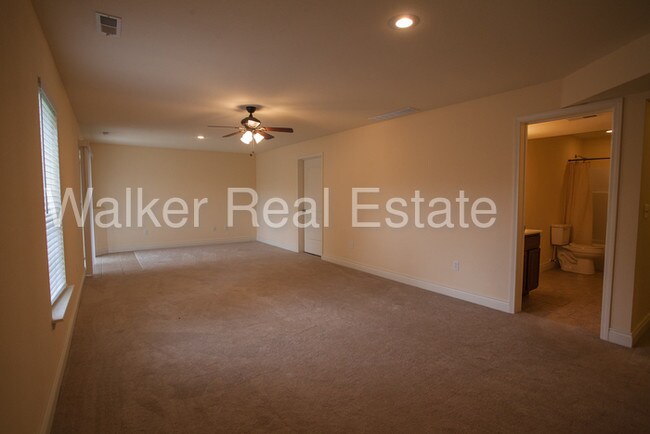 Building Photo - 123 Lakeview Ct