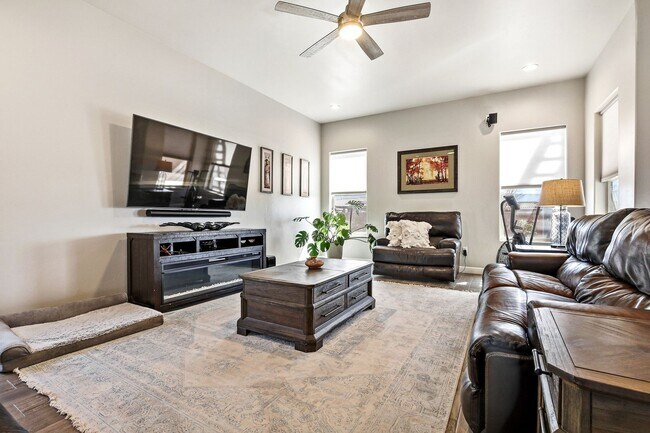 Building Photo - Beautifully Maintained 3 Bedroom Home in Mesa Village