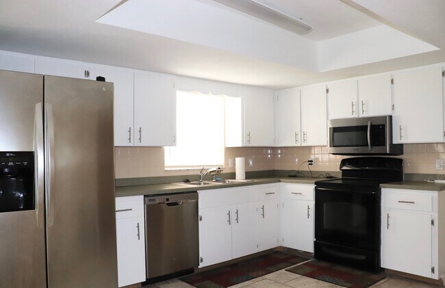 Building Photo - 34526 Sparkling Dr