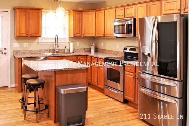 Building Photo - 211 Stable Ln