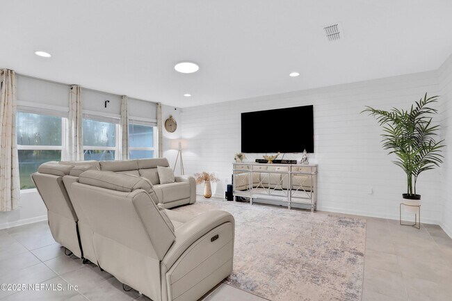 Foto del edificio - 669 Meadow Ridge Dr