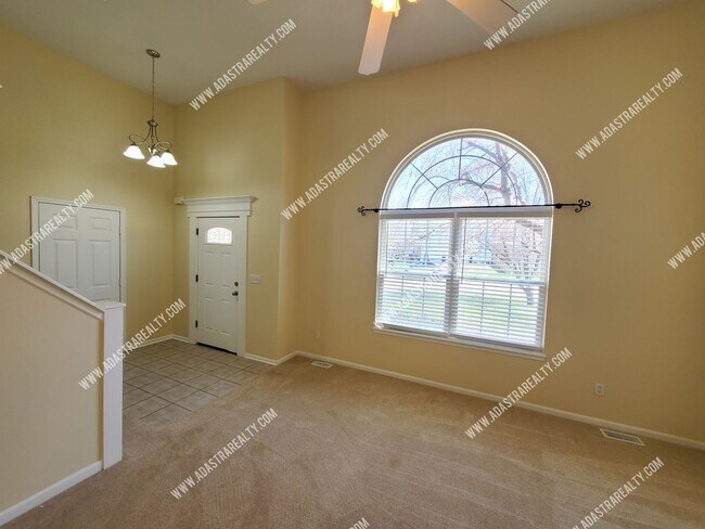 Foto del edificio - Move In SPECIAL!! Gorgeous 4 Bedroom /3 Ba...