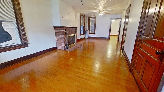 Building Photo - 1st floor apartment