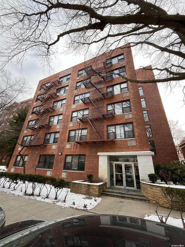 Primary Photo - 76-26 113th St
