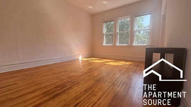 Foto del edificio - 2049 N Bingham St