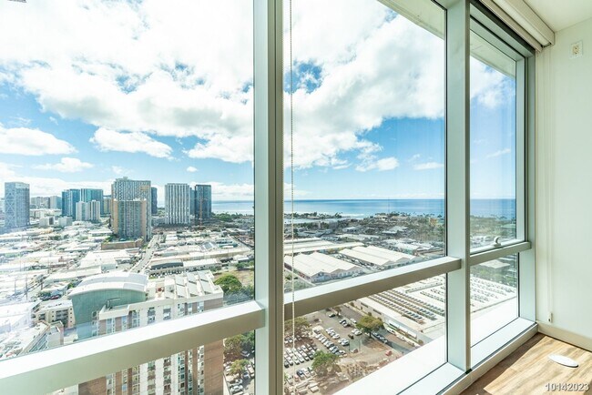 Building Photo - Available now!  2-bdrm, 2-bath, 1-parking ...