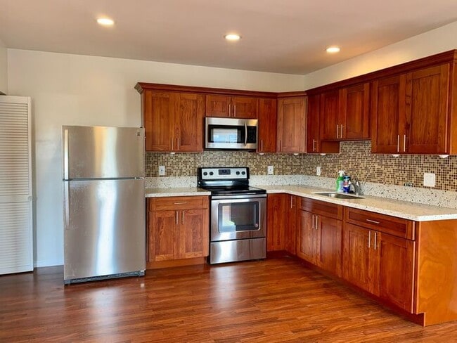 Aiea: 2 Bed, 1 Bath, 1 Parking, Duplex Unit - Aiea: 2 Bed, 1 Bath, 1 Parking, Duplex Unit Townhome