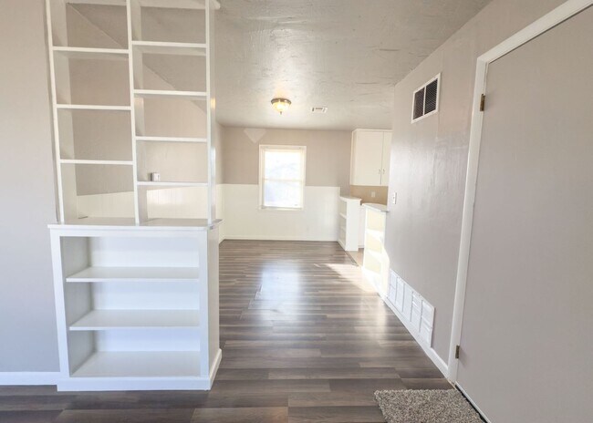 Foto del edificio - Charming 2 Bed Home in The Village!