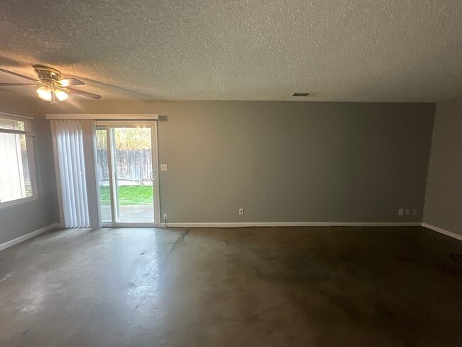 Photo - 1331 Frankfort Ct Townhome