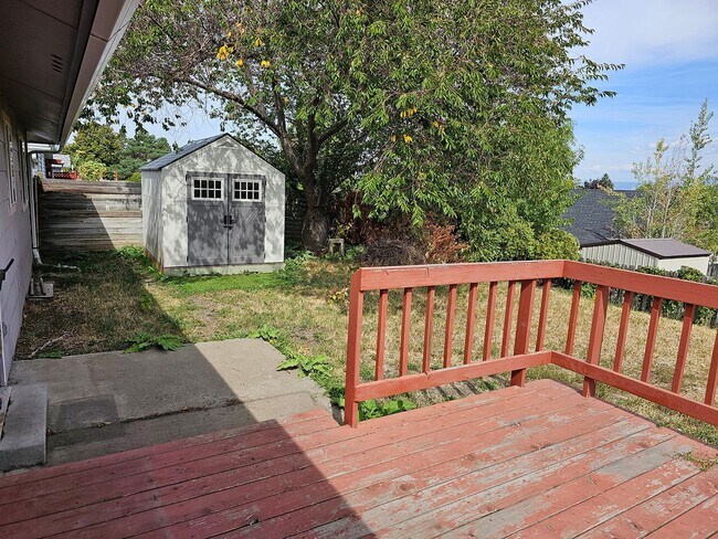 Building Photo - 211 Aquarius Way