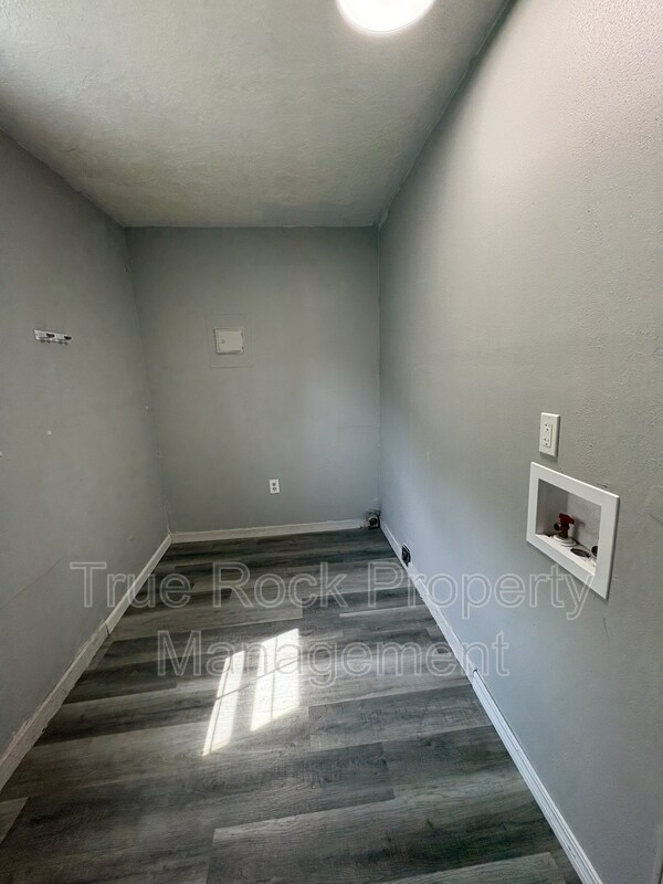 Foto del edificio - 610 W 1st St