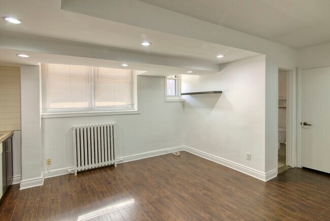 Building Photo - 6211 Av. Lennox
