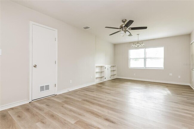 Foto del edificio - 4009 Montrose Ct