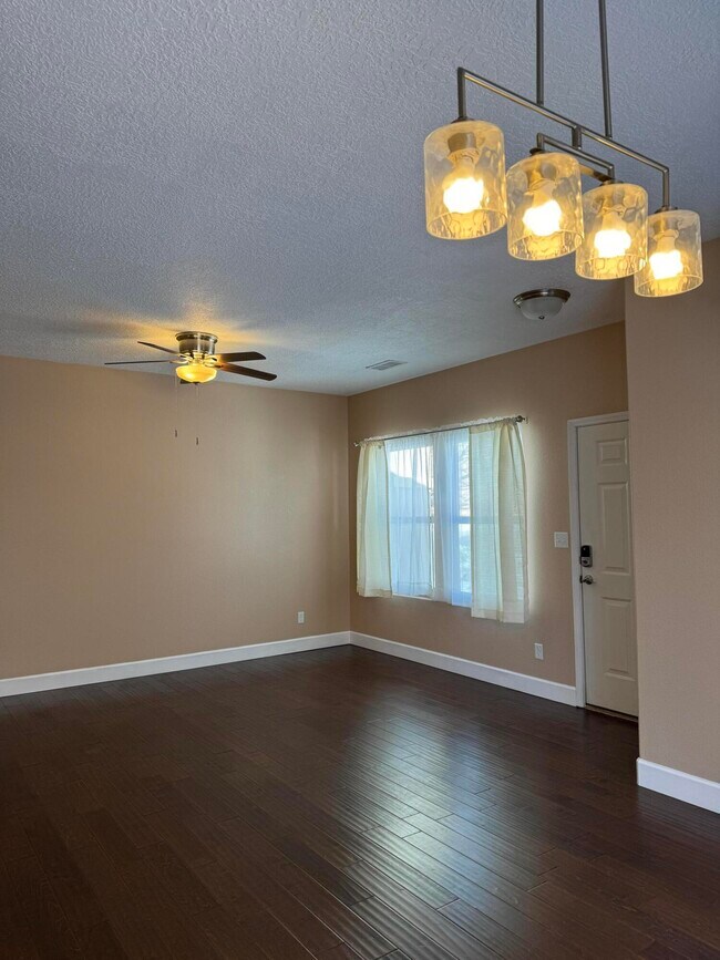 Building Photo - 10812 Fort Point Ln NE