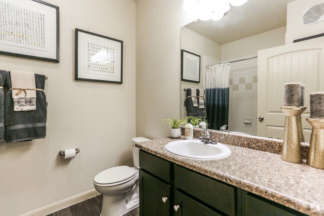 2HAB,, 2BA - 1029SF Cuarto de baño - Boardwalk Med Center