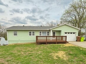 Building Photo - 604 Summit Rd