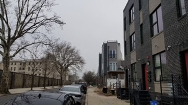Foto del edificio - 2037 N College Ave