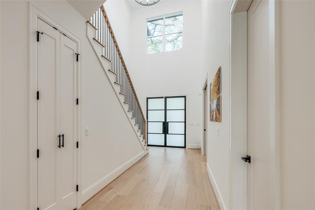 Foto del edificio - 907 W 43rd St