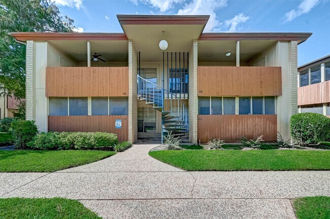 Foto del edificio - 7714 Renwick Dr