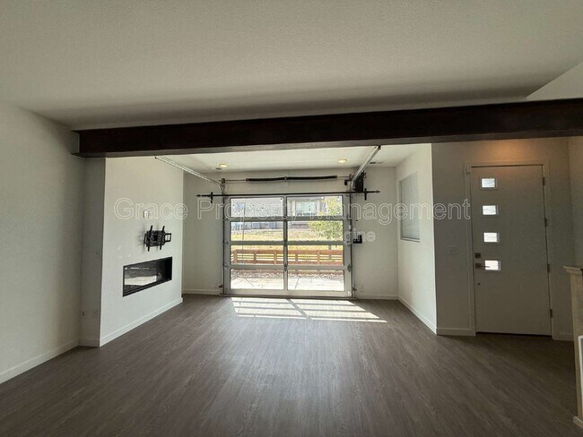 Foto del edificio - 6387 Moore Ct