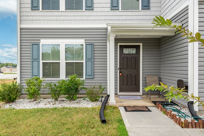 Foto del edificio - *Half month off* Available Now! 5 bedroom ...