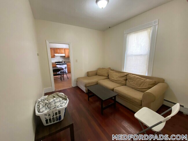 Foto del edificio - 569 Main St