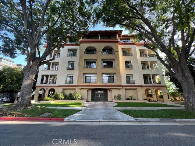 Foto principal - 742 Locust St