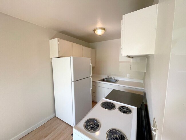 Photo - Cozy 1-Bedroom Available in Woodlawn Apartment