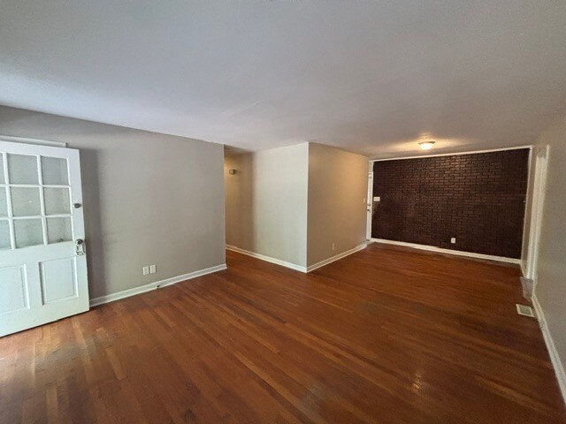 Foto del edificio - 3907 Raintree Dr