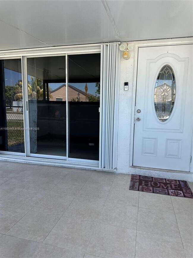 Foto del edificio - 3242 NW 203rd St