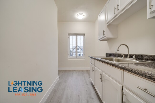 Building Photo - 1516 Wilton Pl