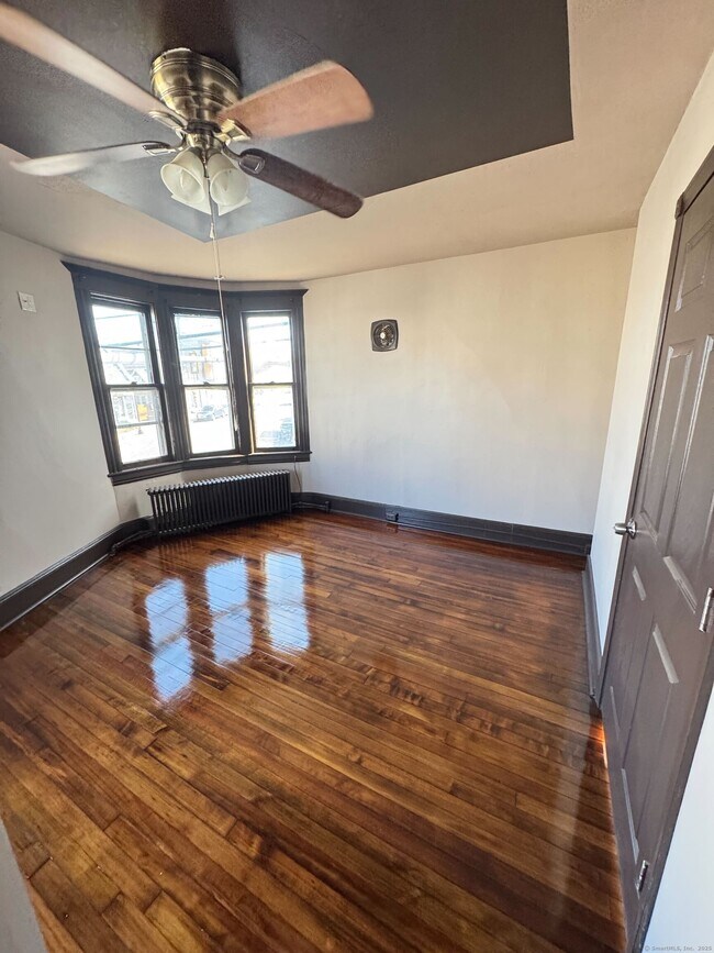 Building Photo - 2341 Barnum Ave
