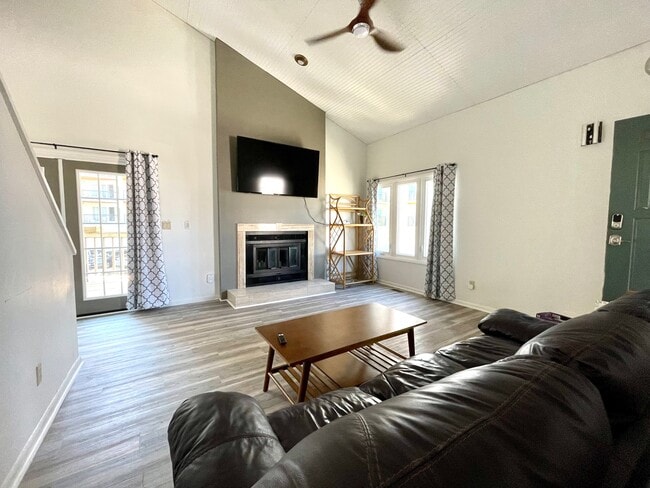 Living room with fireplace (non functioning) - 2849 Charlemagne Dr