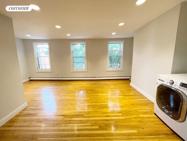 Foto del edificio - 135 Putnam Ave