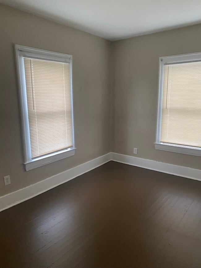 Building Photo - 2209 Crittenden Dr