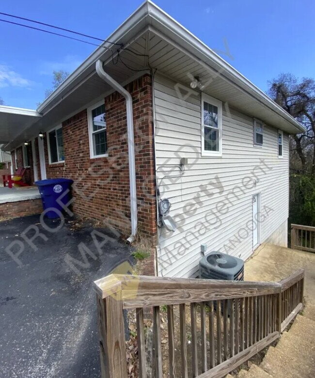 Building Photo - 2 Bed, 2 Bath  *GET HALF OFF YOUR FIRST MO...