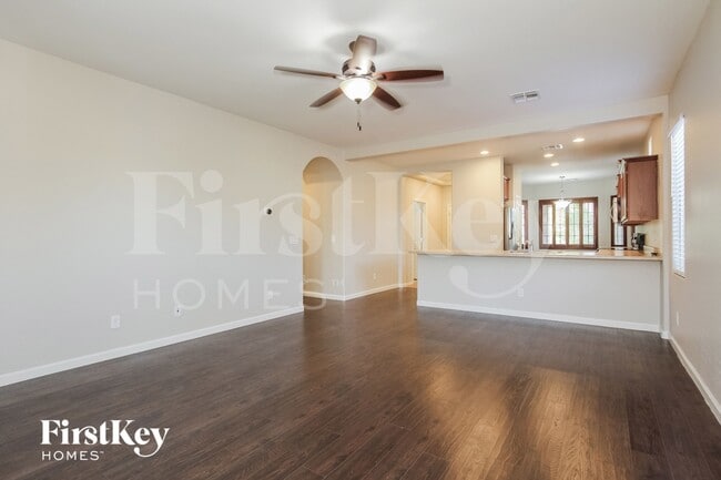 Foto del edificio - 23587 W Harrison Dr