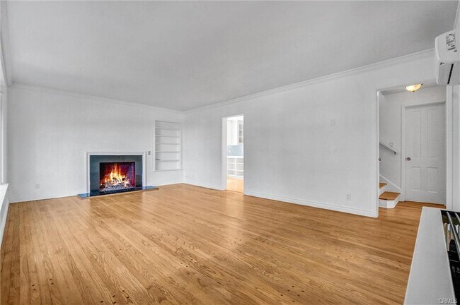 Building Photo - 275 Diamond St