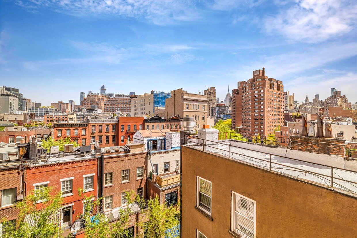 Building Photo - 299 W 12th St