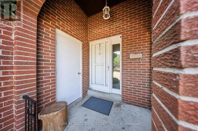 Building Photo - 3949 Teakwood Dr