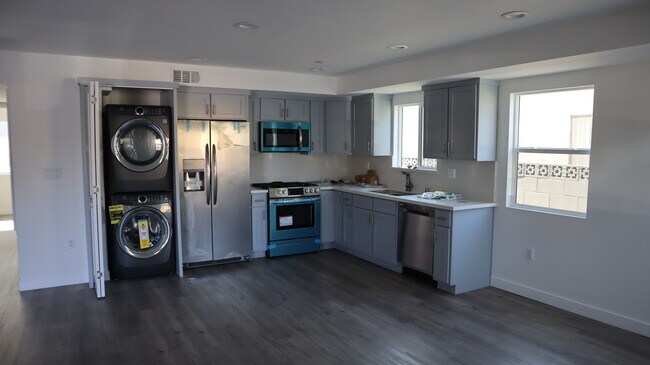 Building Photo - 5239 Auckland Ave