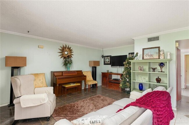 Building Photo - 817 Marinel Ln