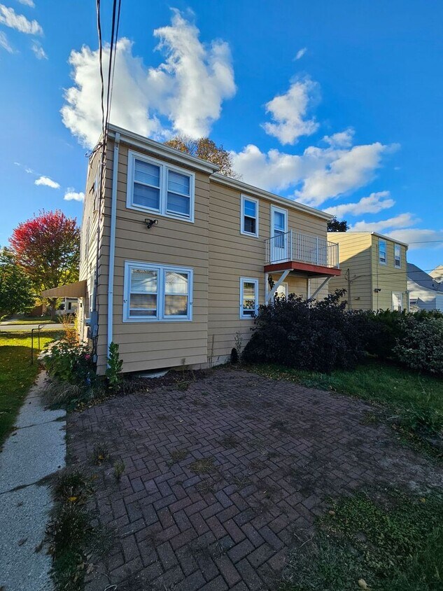 Foto del edificio - 3312-3314 N 85th St. (Duplex)