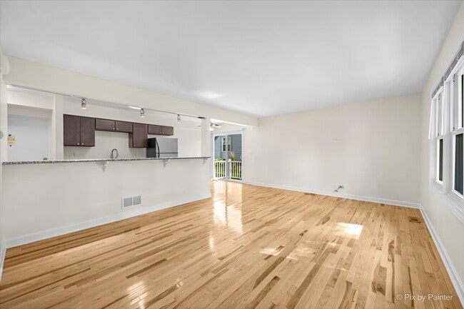 Building Photo - 316 Lincoln Ct