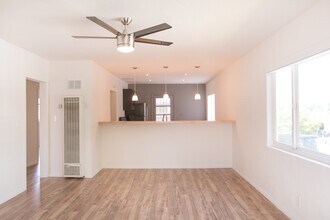 Building Photo - 723 40th St